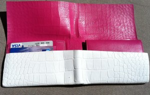 Back to being my favorite wallet again.