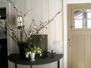 A sophisticated barn-y entrance. From Goldcage.