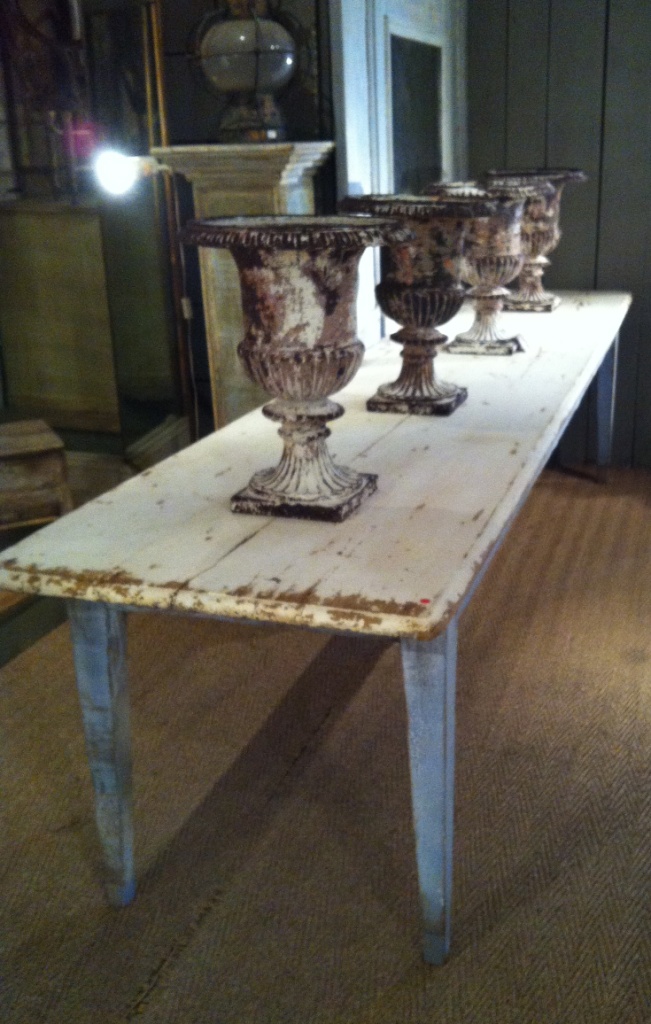 Huff Harrington simple table