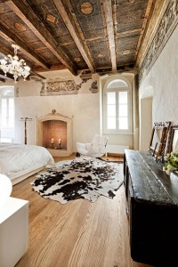 Or how "Miss Design" (from Pinterest) marries an edgy rug with a formal chandie in a beautiful antique setting ...