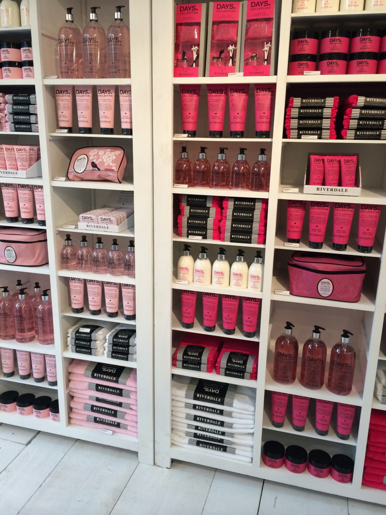 We love seeing the sharp and eye-catching displays of stuff at M & O. We sneak photos that we can use for inspiration at HHH.