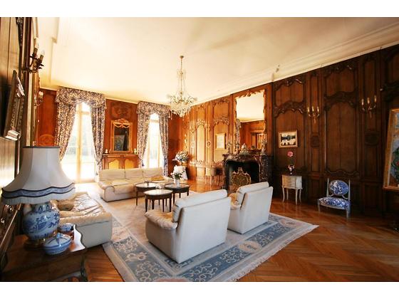 And with no offense meant to the current owners, imagine what could be done here!