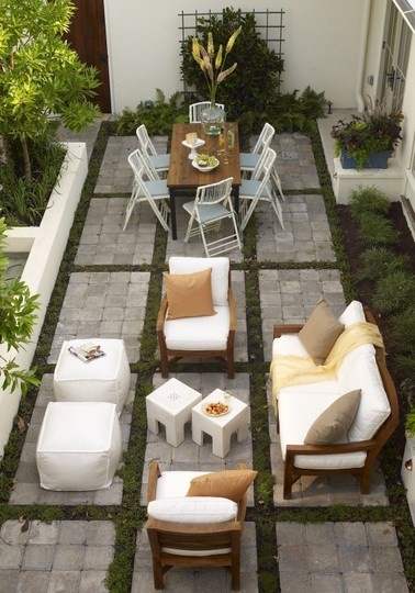 Another take on the outdoor living room. This is pretty fabulous. From Apartment Therapy.