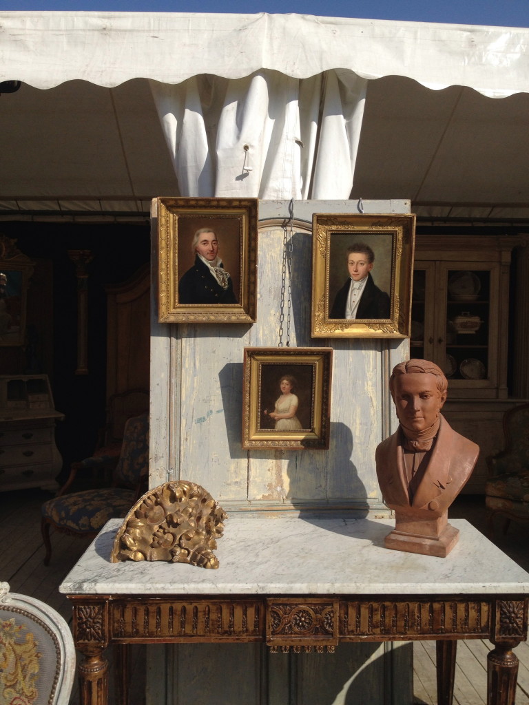 A picture perfect vignette from a savvy vendor. Don't you want to just buy the whole thing?