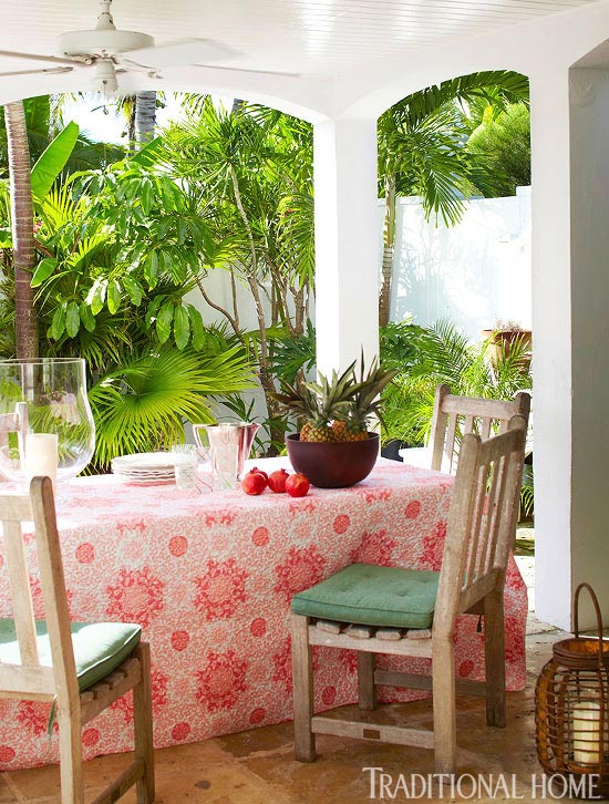 Perfectly set up for easy al fresco dining chez Hibiscus Hill.