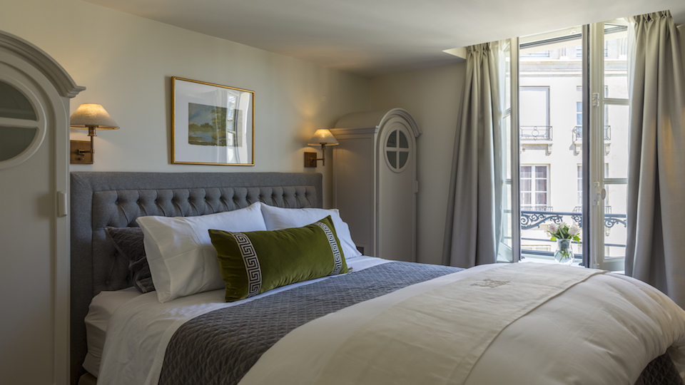 Our favorite bedroom: Beautiful linens, custom pillows, taking their cue from the artwork, and the piece de resistance: